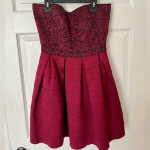 Elegant Burgundy Strapless Dress